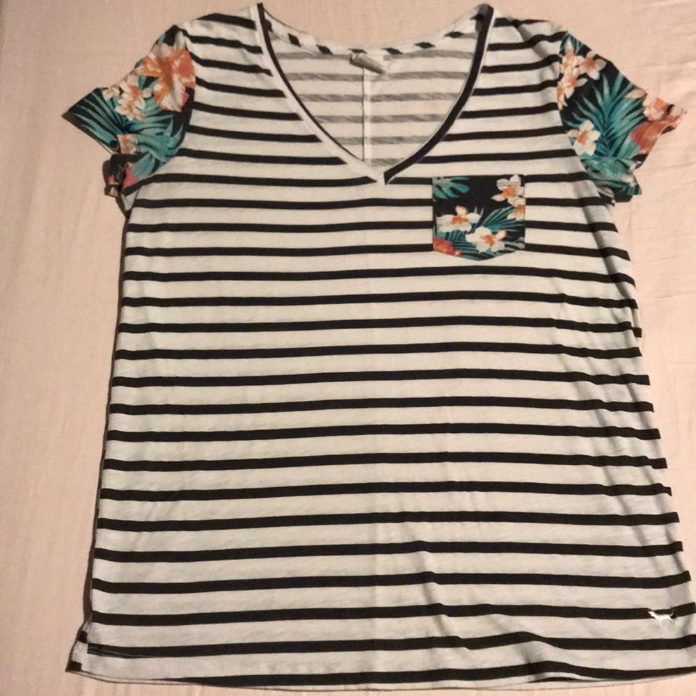 Victoria’s Secret Pink T-shirt